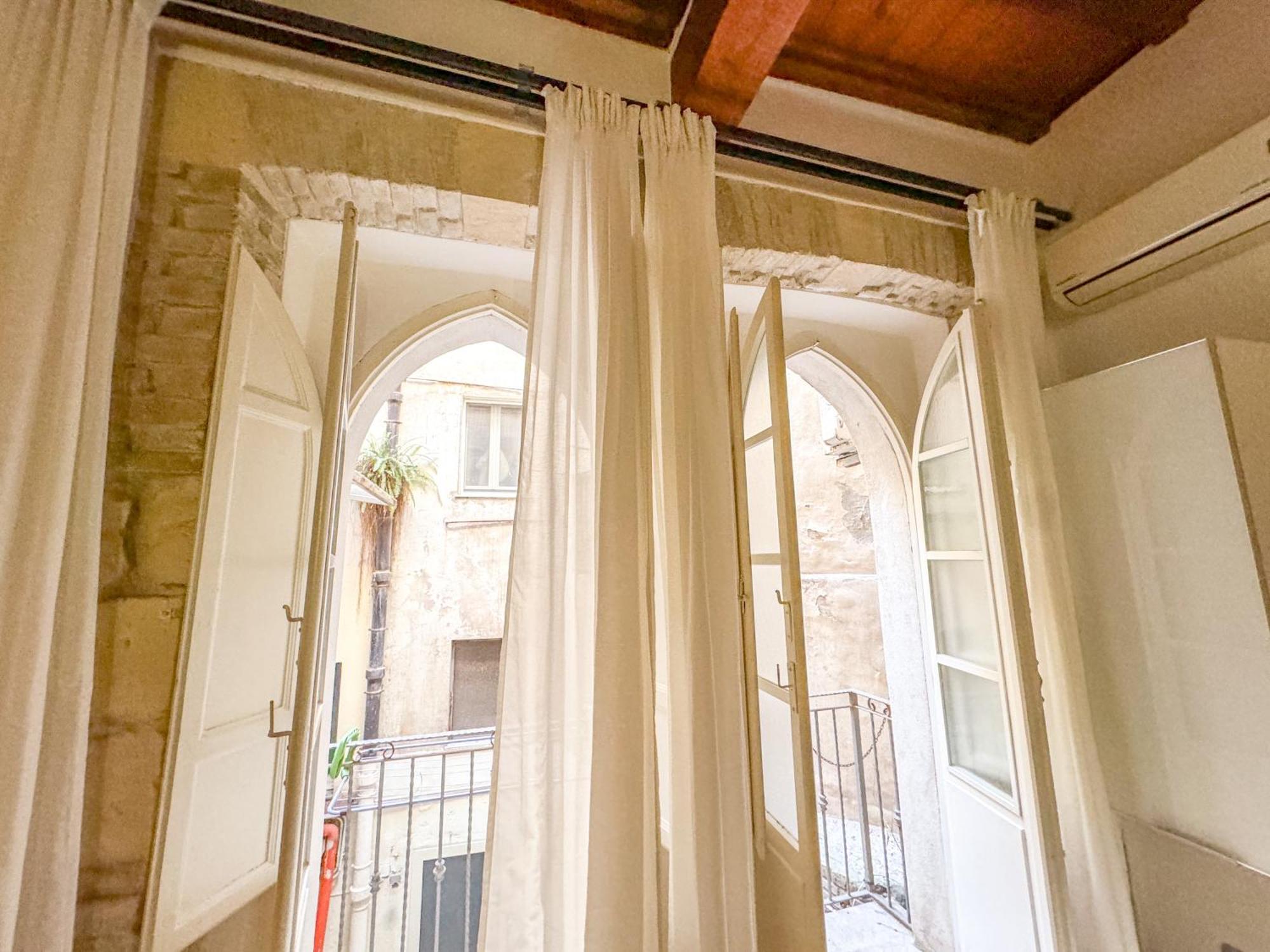 Kalma Via Manno - Central Stay With Stone Walls & Private Cinema Cagliari Exterior foto