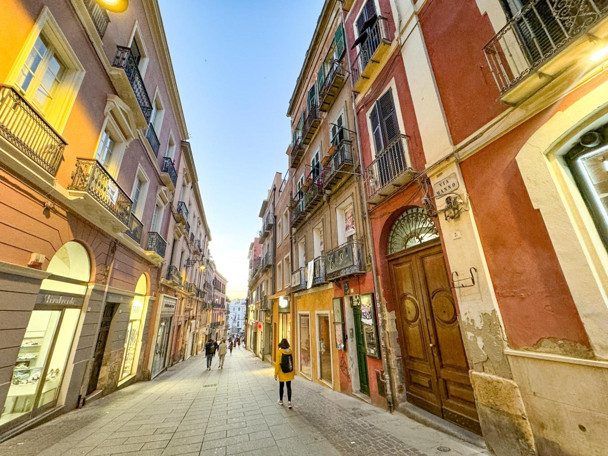 Kalma Via Manno - Central Stay With Stone Walls & Private Cinema Cagliari Exterior foto